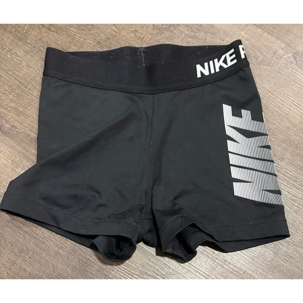Nike - Picture 1 of 2